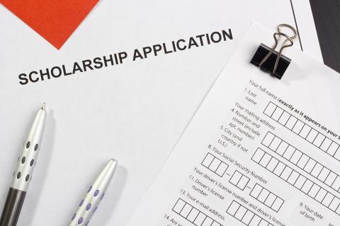 5 Insider Tips and Tricks to Apply for Scholarships
