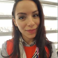 Portrait of Larissa Pinto