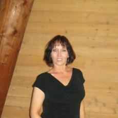 Portrait of Kelli Lenton