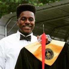 Portrait of Davion Holmes