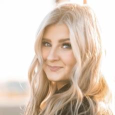Portrait of Elle Christensen