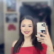 Portrait of Lindsey Cabrera