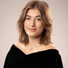Portrait of Vivian Ricciardi