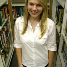 Portrait of Holly Frerichs